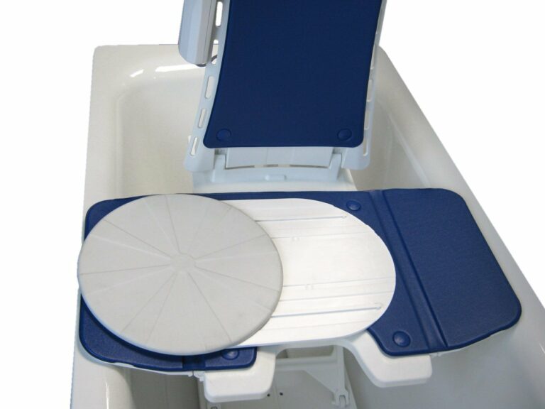 Vitaturn L Bathlift, sitting on top of a bath.