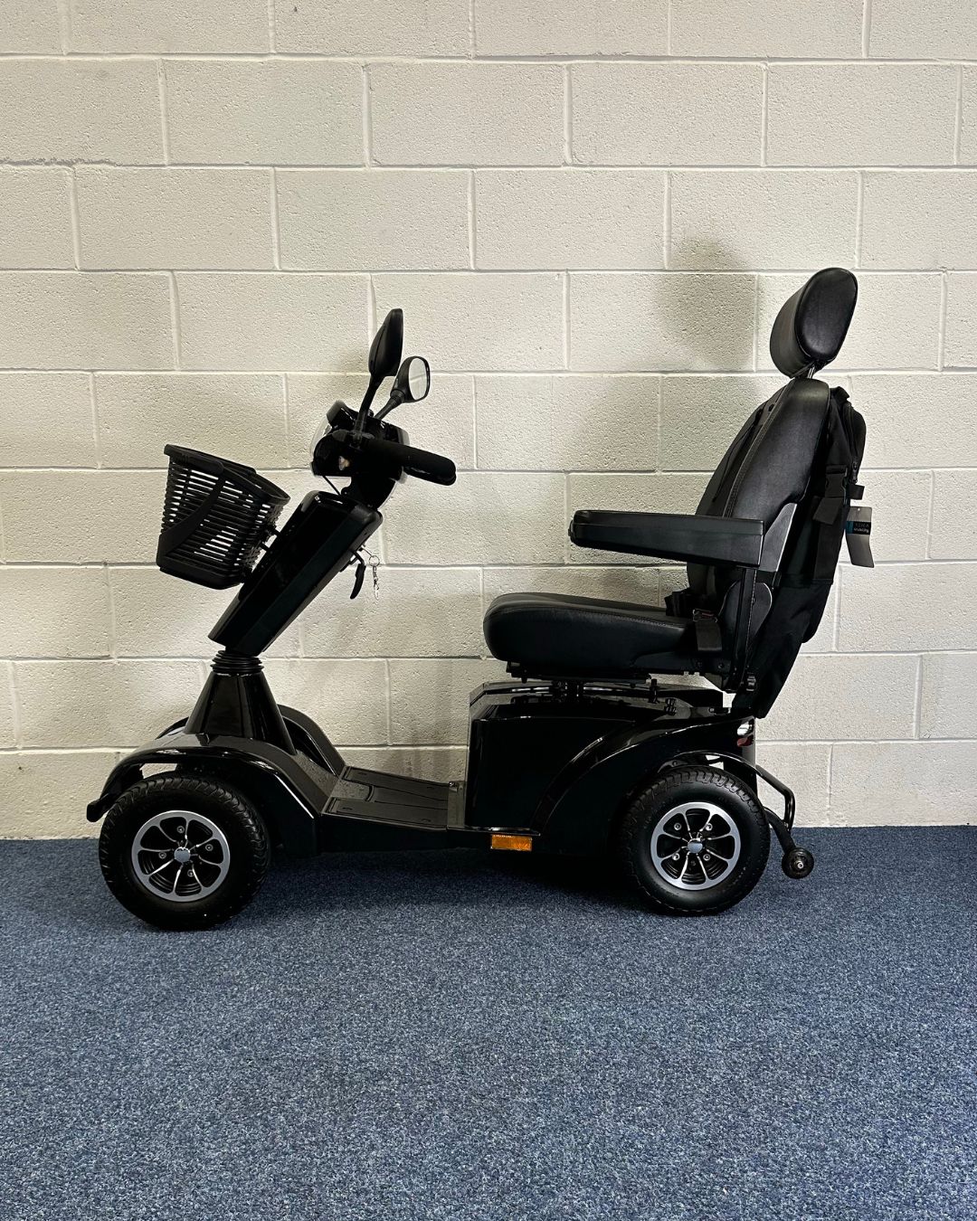 Approved Used Sterling S700 in black with basket and 2 mirrors