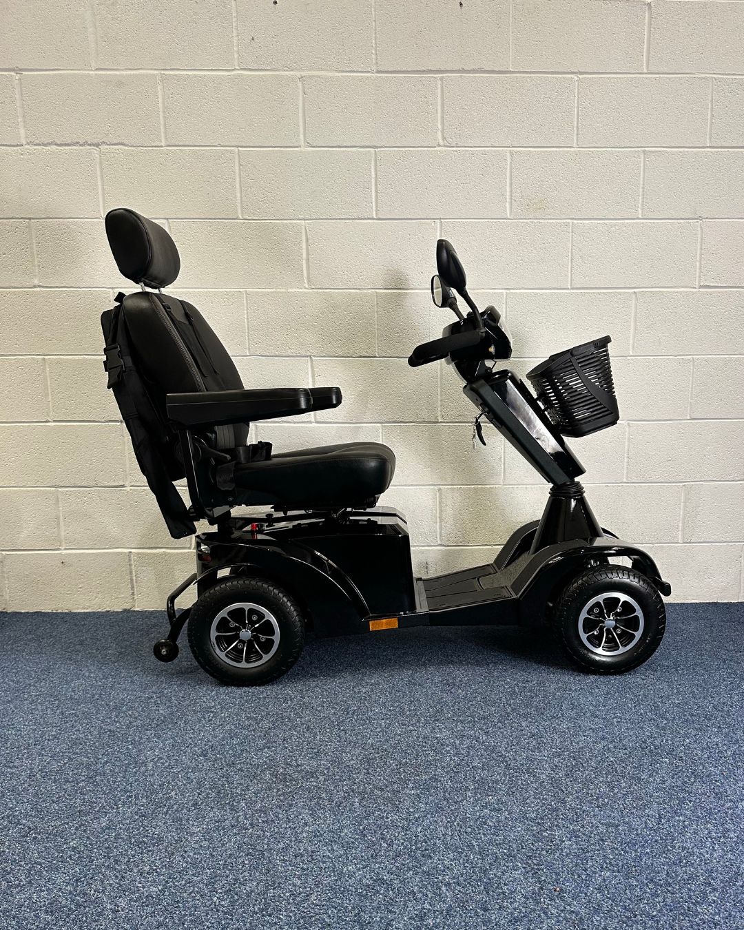 Approved Used Sterling S700 in black with basket and 2 mirrors
