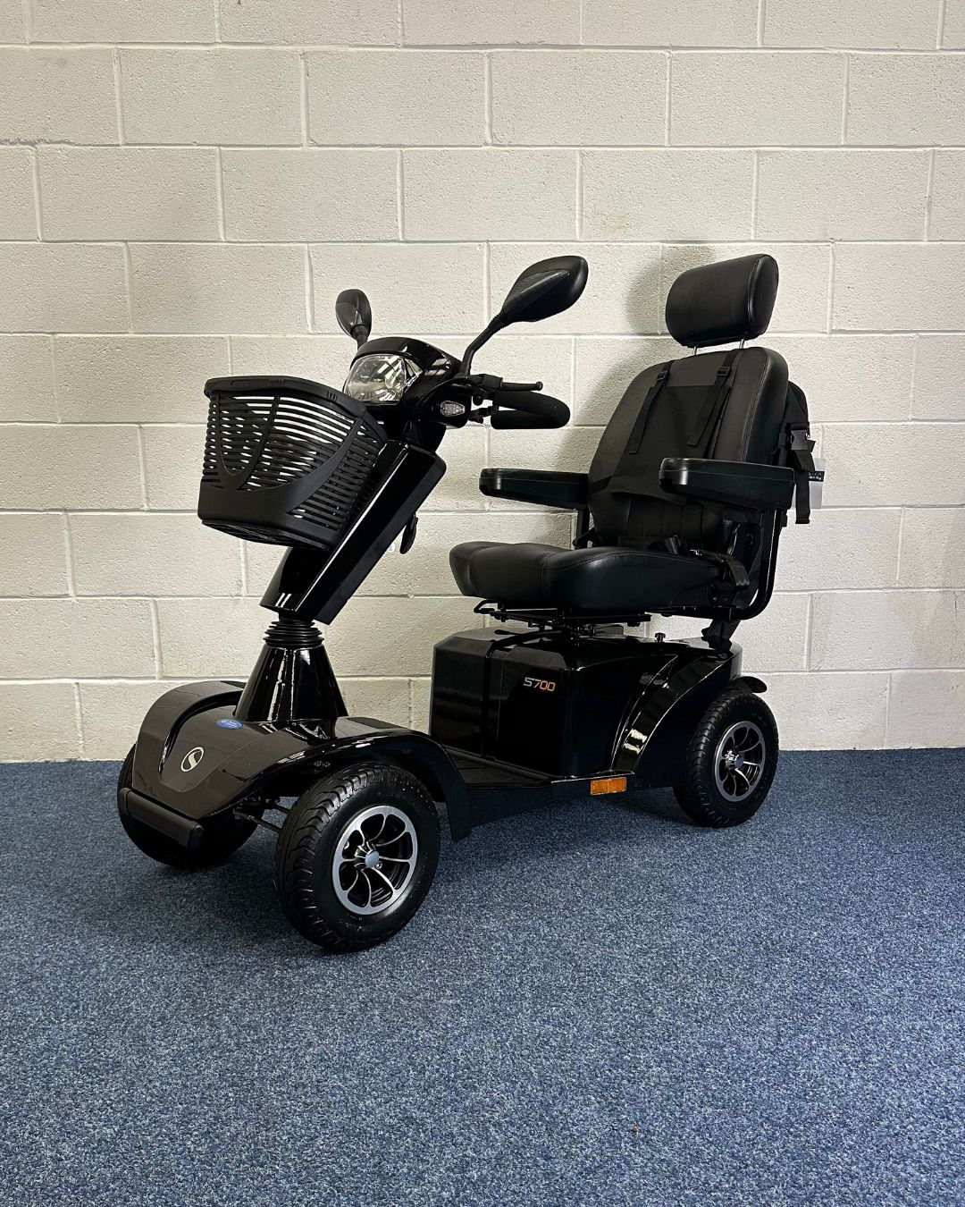 Approved Used Sterling S700 in black with basket and 2 mirrors