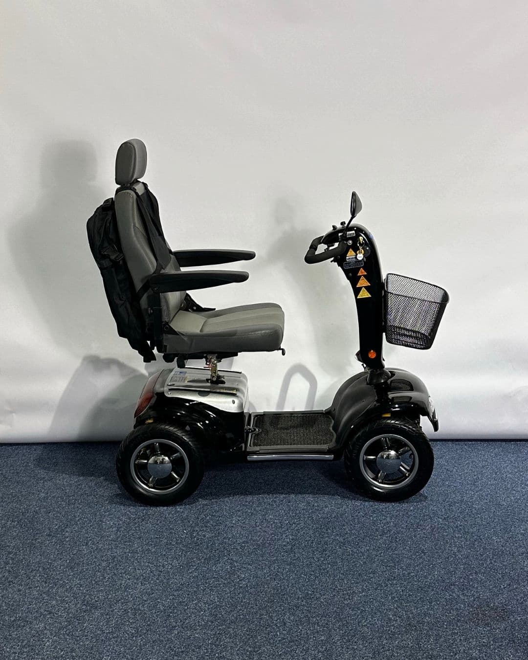 Approved Used Sterling Diamond in black with basket and mirror