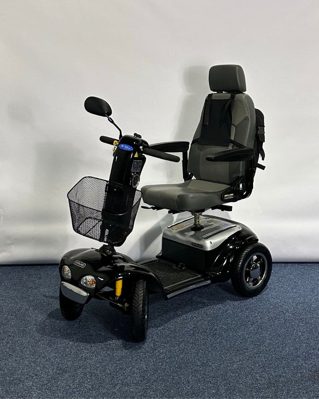 Approved Used Sterling Diamond in black with basket and mirror