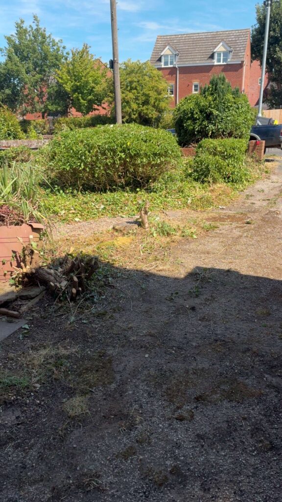 Act 11 of 30: Premier Community Volunteers Transform Overgrown Garden in Hucknall